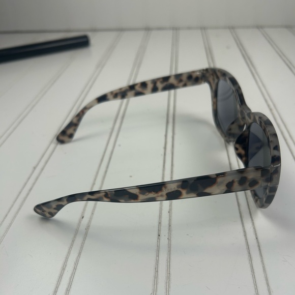 Tortoise Oversized Sunglasses Womenโs Fashion Shades - Picture 6 of 8